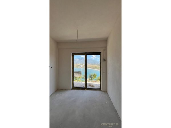 Tirane, shes apartament duplex 3+1+Aneks+Ballkon Kati 1, 230 m² 360.000 € 