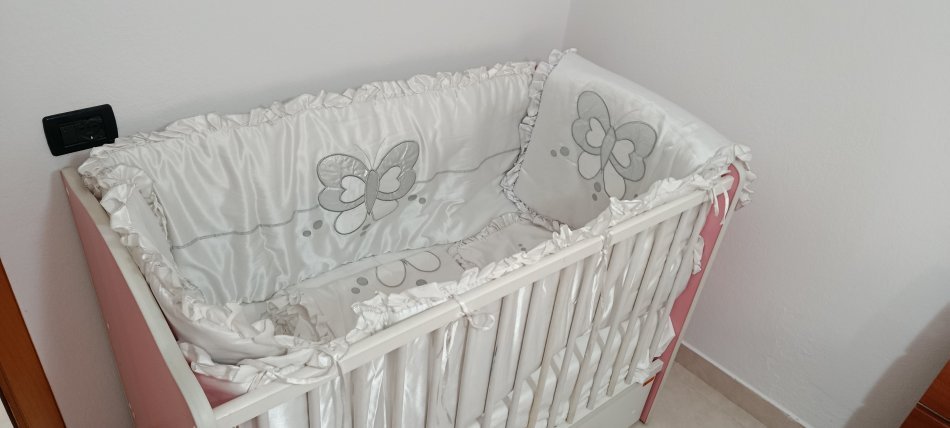 Tirane, shes KREVAT LEKUNDES PER FEMIJE BEBE i kompletuar me gjithcka nevojitet 190 €