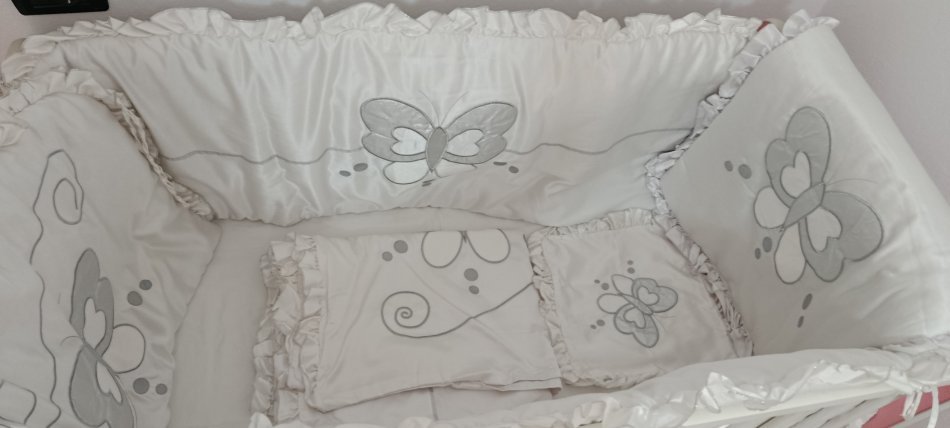 Tirane, shes KREVAT LEKUNDES PER FEMIJE BEBE i kompletuar me gjithcka nevojitet 190 €