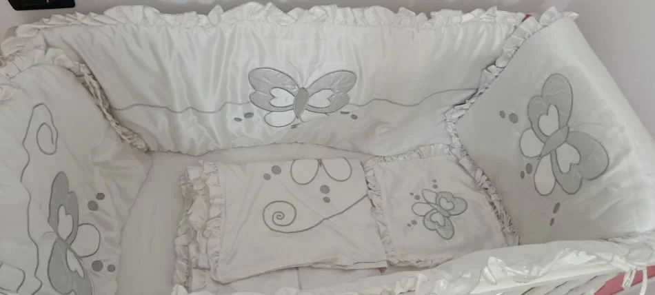 Tirane, shes KREVAT LEKUNDES PER FEMIJE BEBE i kompletuar me gjithcka nevojitet 90 €