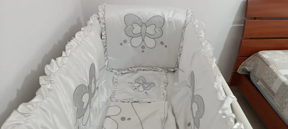 Tirane, shes KREVAT LEKUNDES PER FEMIJE BEBE i kompletuar me gjithcka nevojitet 90 €