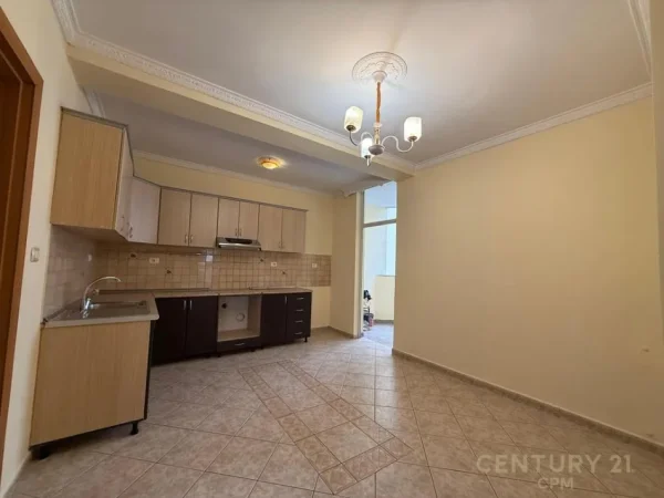 Tirane, shes apartament 2+1+Aneks+Ballkon Kati 3, 120 m² 265.000 € (Rruga Medar Shtylla)