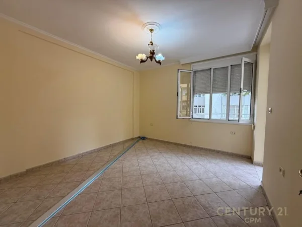 Tirane, shes apartament 2+1+Aneks+Ballkon Kati 3, 120 m² 265.000 € (Rruga Medar Shtylla)