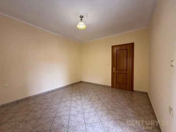 Tirane, shes apartament 2+1+Aneks+Ballkon Kati 3, 120 m² 265.000 € (Rruga Medar Shtylla)