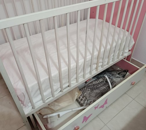 Tirane, shes KREVAT LEKUNDES PER FEMIJE BEBE i kompletuar me gjithcka nevojitet 190 €