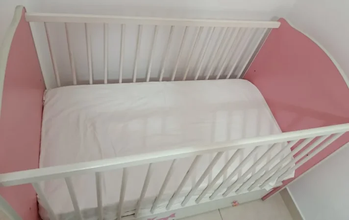 Tirane, shes KREVAT LEKUNDES PER FEMIJE BEBE i kompletuar me gjithcka nevojitet 90 €