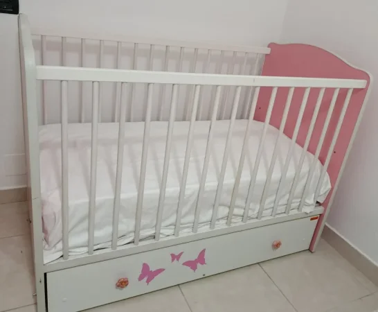 Tirane, shes KREVAT LEKUNDES PER FEMIJE BEBE i kompletuar me gjithcka nevojitet 90 €