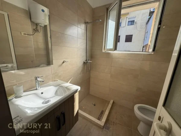Tirane, shes apartament 2+1+Aneks+Ballkon Kati 4, 76 m² 155.000 € (Rruga Petro Marko)