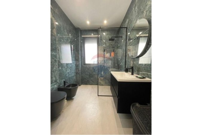 Tirane, shitet apartament 2+1 Kati 2, 121 m² 369.000 €