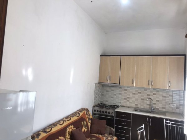 Tirane, jepet me qera apartament 1+1 Kati 0, 48 m² 300 € (ne rrugen Pandi Stillu Tirane)