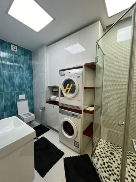 Tirane, jepet me qera apartament 2+1+Ballkon Kati 19, 95 m² 1.700 € (AIR ALBANIA)