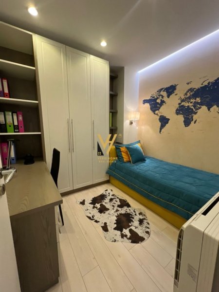 Tirane, jepet me qera apartament 2+1+Ballkon Kati 19, 95 m² 1.700 € (AIR ALBANIA)