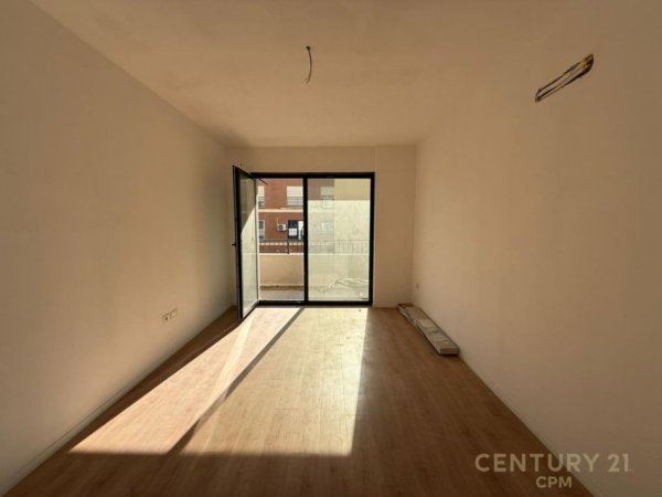 Tirane, shes apartament 1+1+Aneks+Ballkon Kati 3, 78 m² 177.000 € 