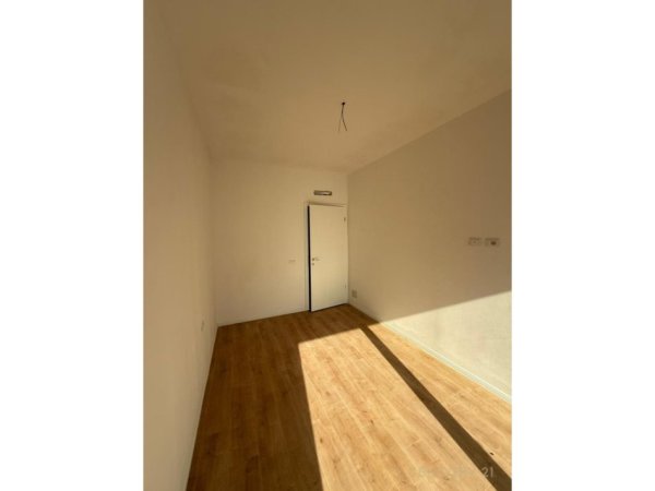 Tirane, shes apartament 1+1+Aneks+Ballkon Kati 3, 78 m² 177.000 € 