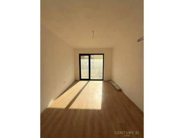 Tirane, shes apartament 1+1+Aneks+Ballkon Kati 3, 78 m² 177.000 € 
