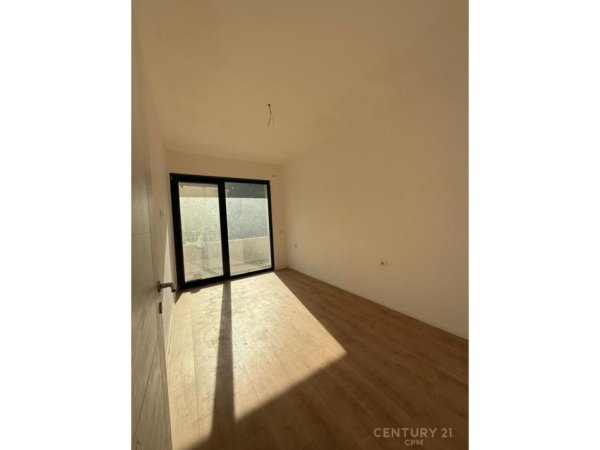 Tirane, shes apartament 1+1+Aneks+Ballkon Kati 3, 78 m² 177.000 € 