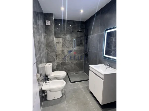 Tirane, shitet apartament 2+1+Ballkon Kati 2, 87 m² 135.000 € (Rruga Loni Ligori)