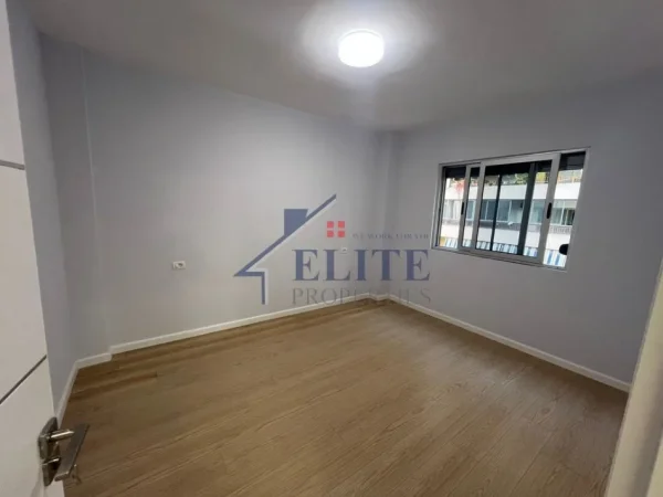 Tirane, shitet apartament 2+1+Ballkon Kati 2, 87 m² 135.000 € (Rruga Loni Ligori)