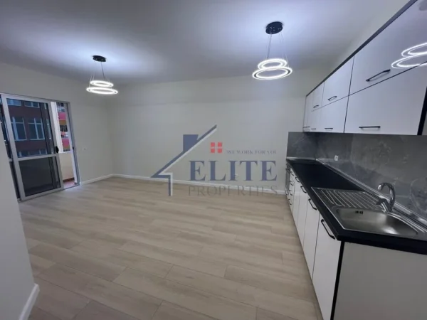 Tirane, shitet apartament 2+1+Ballkon Kati 2, 87 m² 135.000 € (Rruga Loni Ligori)