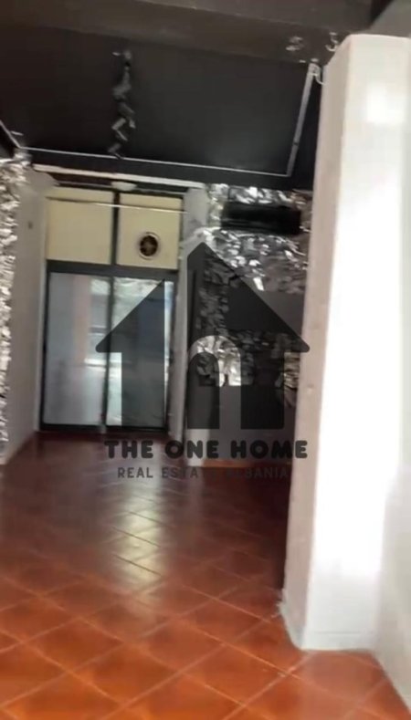 Tirane, jepet me qera dyqan Kati 0, 40 m² 400 € (Gjimnazi Partizani)