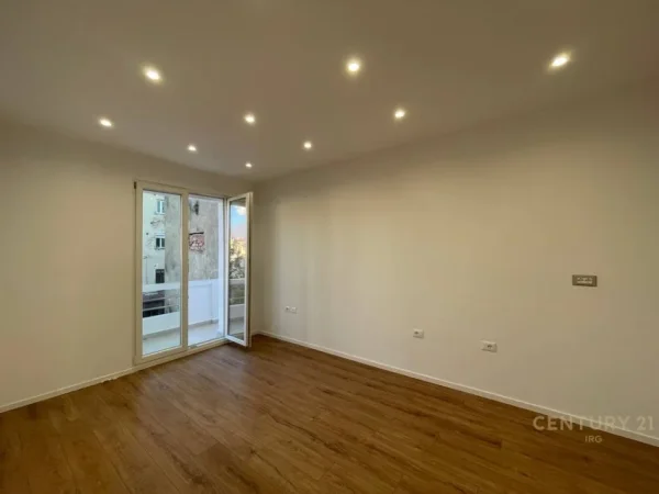 Tirane, shes apartament 2+1+Aneks+Ballkon Kati 4, 73 m² 168.000 € 