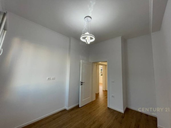 Tirane, shes apartament 2+1+Aneks+Ballkon Kati 4, 73 m² 168.000 € 