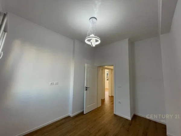 Tirane, shes apartament 2+1+Aneks+Ballkon Kati 4, 73 m² 168.000 € 
