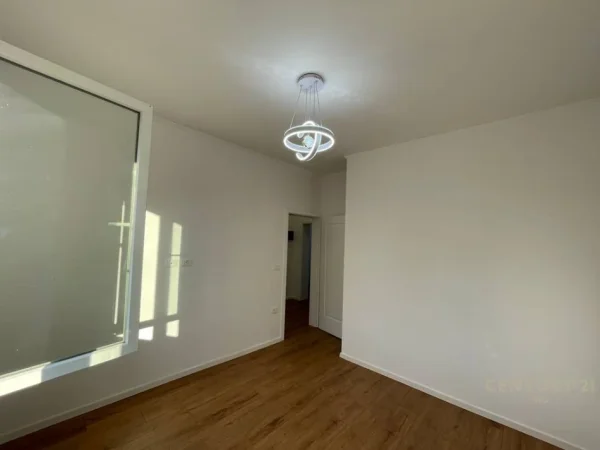 Tirane, shes apartament 2+1+Aneks+Ballkon Kati 4, 73 m² 168.000 € 