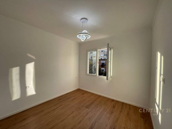 Tirane, shes apartament 2+1+Aneks+Ballkon Kati 4, 73 m² 168.000 € 