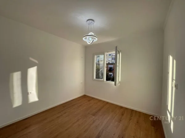 Tirane, shes apartament 2+1+Aneks+Ballkon Kati 4, 73 m² 168.000 € 