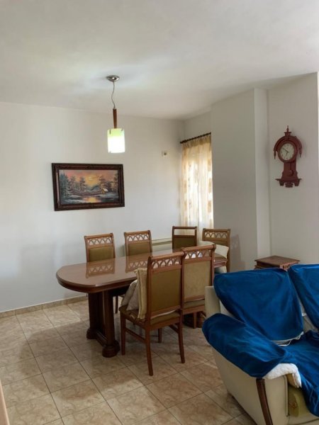 Tirane, jepet me qera apartament 2+1+Ballkon Kati 3, 96 m² 600 € (Kristal Centre)