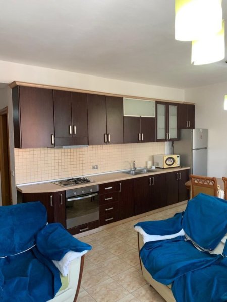 Tirane, jepet me qera apartament 2+1+Ballkon Kati 3, 96 m² 600 € (Kristal Centre)