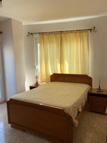 Tirane, jepet me qera apartament 2+1+Ballkon Kati 3, 96 m² 600 € (Kristal Centre)