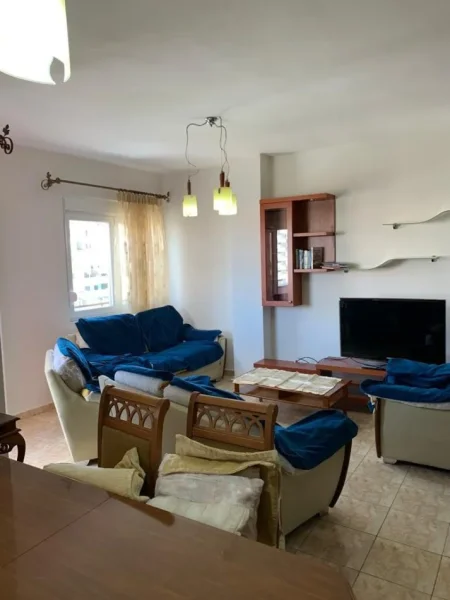 Tirane, jepet me qera apartament 2+1+Ballkon Kati 3, 96 m² 600 € (Kristal Centre)