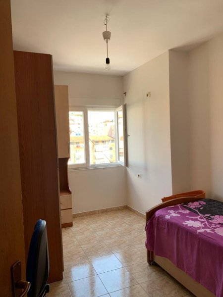 Tirane, jepet me qera apartament 2+1+Ballkon Kati 3, 96 m² 600 € (Kristal Centre)