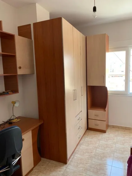 Tirane, jepet me qera apartament 2+1+Ballkon Kati 3, 96 m² 600 € (Kristal Centre)