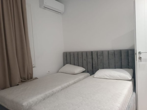 Tirane, jepet me qera apartament 2+1 Kati 3, 650 € 