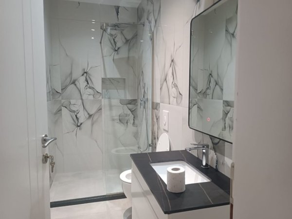 Tirane, jepet me qera apartament 2+1 Kati 3, 650 € 