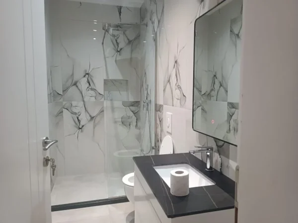 Tirane, jepet me qera apartament 2+1 Kati 3, 650 € 