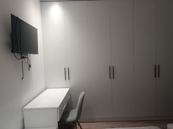 Tirane, jepet me qera apartament 2+1 Kati 3, 650 € 
