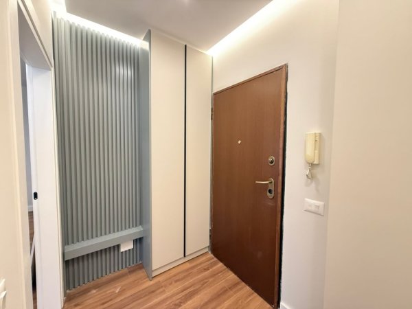 Tirane, jepet me qera apartament 2+1 Kati 8, 96 m² 1.100 € (Rruga Hoxha Tahsim)