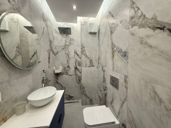 Tirane, jepet me qera apartament 2+1 Kati 8, 96 m² 1.100 € (Rruga Hoxha Tahsim)