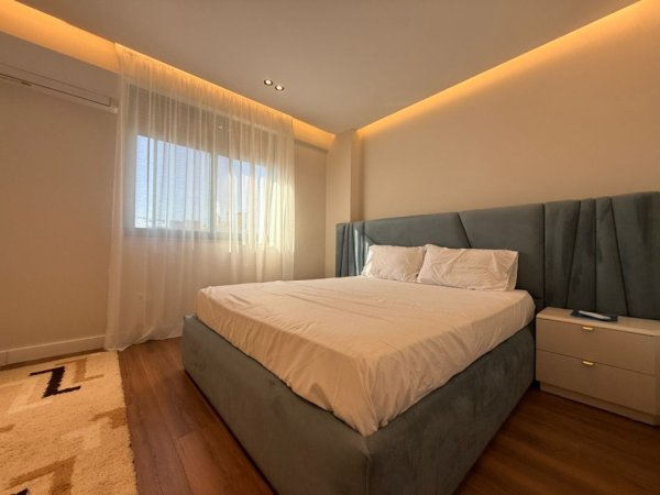 Tirane, jepet me qera apartament 2+1 Kati 8, 96 m² 1.100 € (Rruga Hoxha Tahsim)