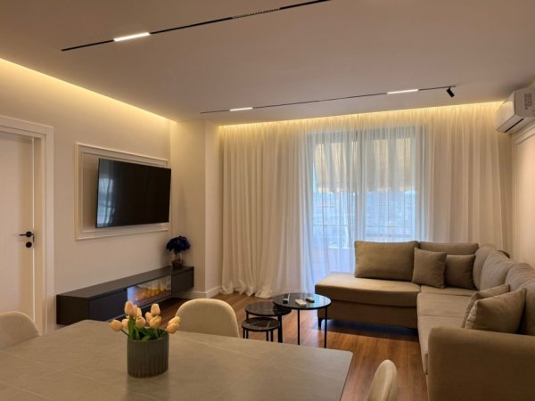 Tirane, jepet me qera apartament 2+1 Kati 8, 96 m² 1.100 € (Rruga Hoxha Tahsim)