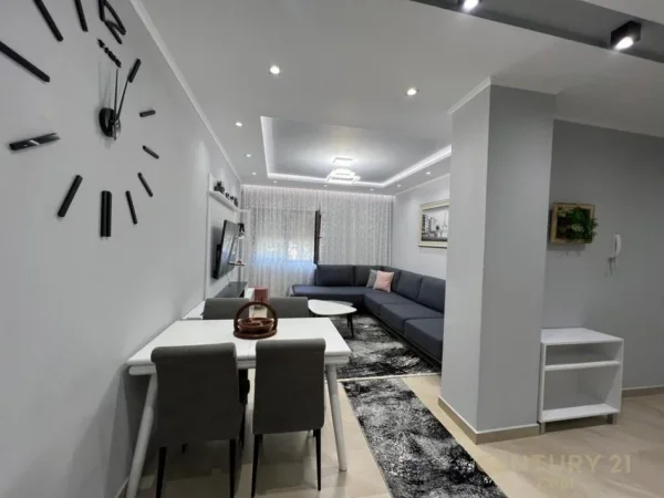 Tirane, shitet apartament 2+1+Ballkon Kati 2, 96 m² 220.000 € (Kopshti Botanik)