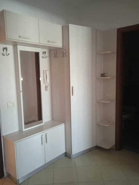Tirane, jepet me qera apartament 1+1+Ballkon Kati 5, 65 m² 300 € (Prane Treshit, 5 minuta nga stacioni i urbanit.)