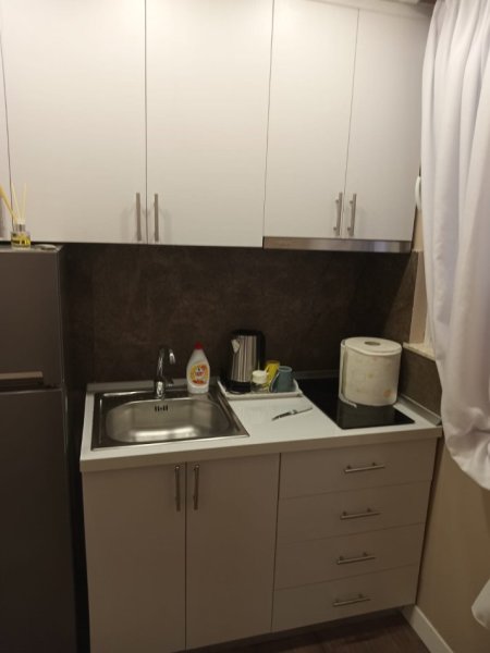 Tirane, jepet me qera garsonier Kati 1, 40 m² 400 € (Rruga Fortuzi)