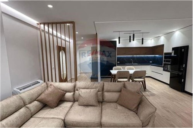 Tirane, jepet me qera apartament 2+1 Kati 5, 1.100 € (Zogu i Zi)