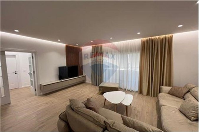 Tirane, jepet me qera apartament 2+1 Kati 5, 1.100 € (Zogu i Zi)