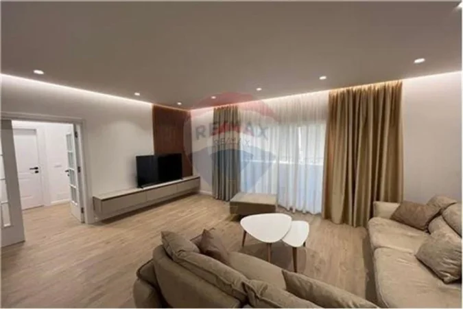 Tirane, jepet me qera apartament 2+1 Kati 5, 1.100 € (Zogu i Zi)